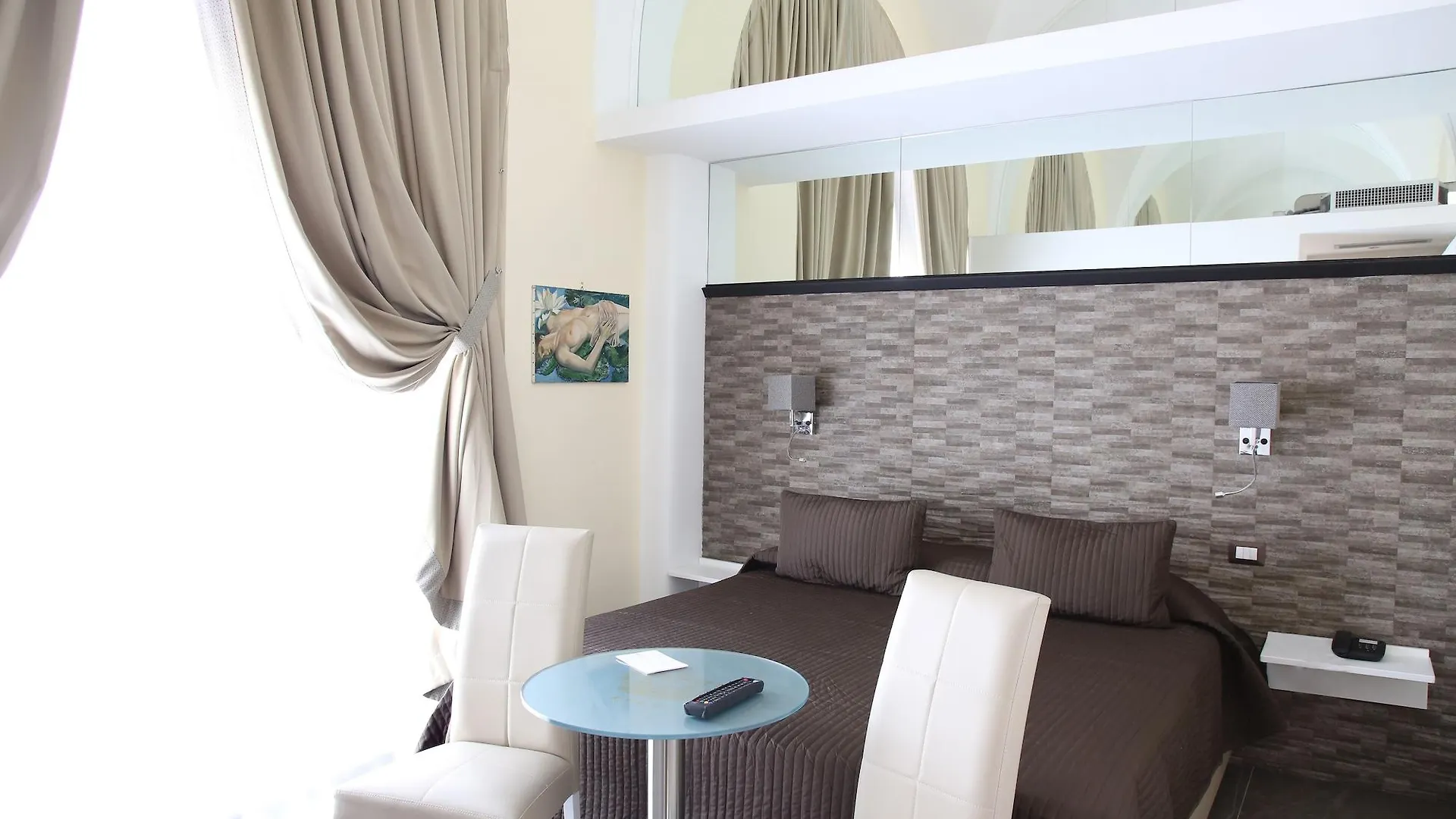 Art Resort Piazza Carita' Neapel